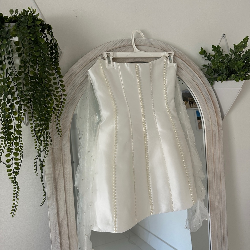 NWT ELIYA THE LABEL Kayla White Mini Dress with Pearl Accents. - Picture 2 of 6